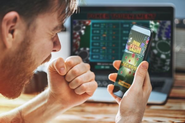 Tampilan interaktif permainan slot online dewata88 di perangkat mobile